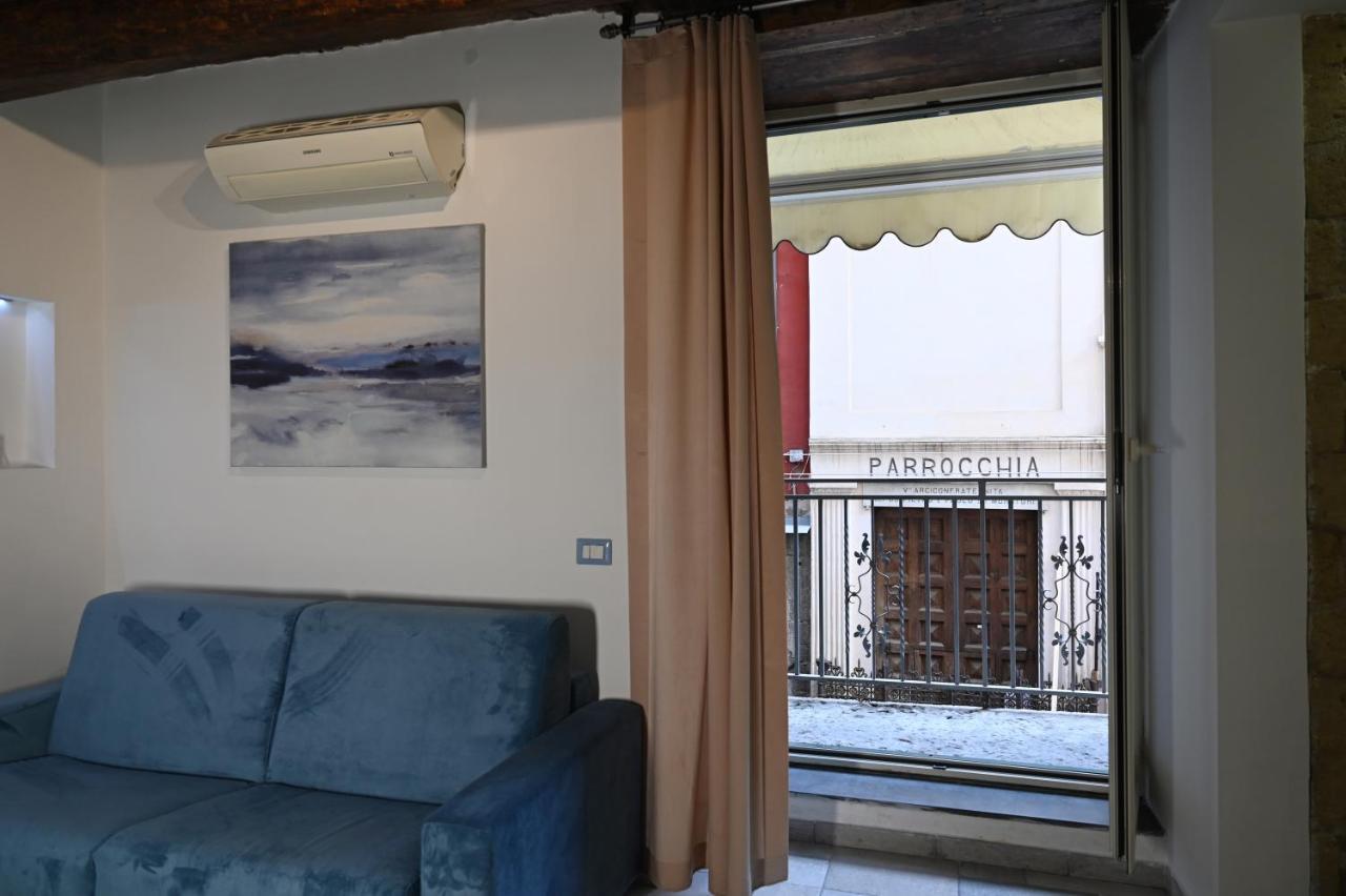 Apartamento Il Rifugio Di Beppe Nápoles Exterior foto