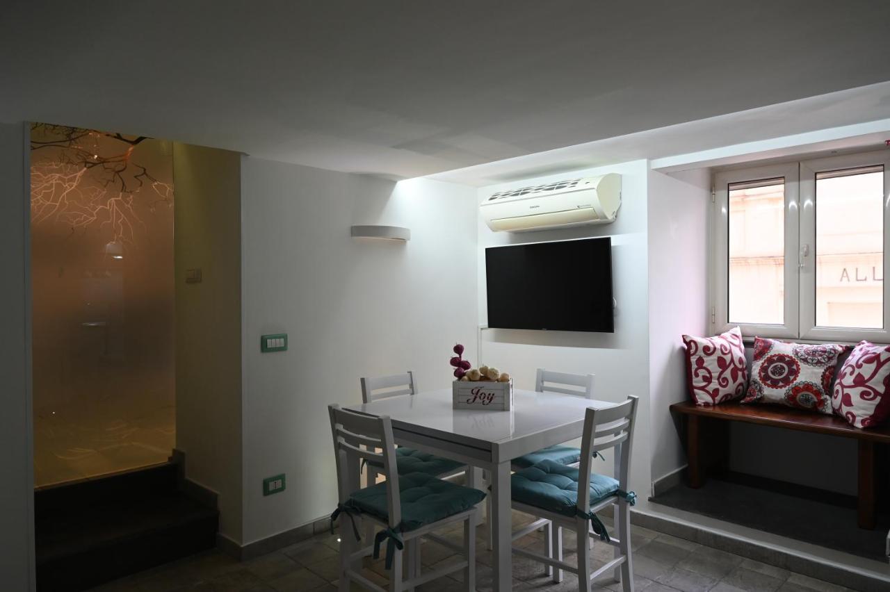Apartamento Il Rifugio Di Beppe Nápoles Exterior foto