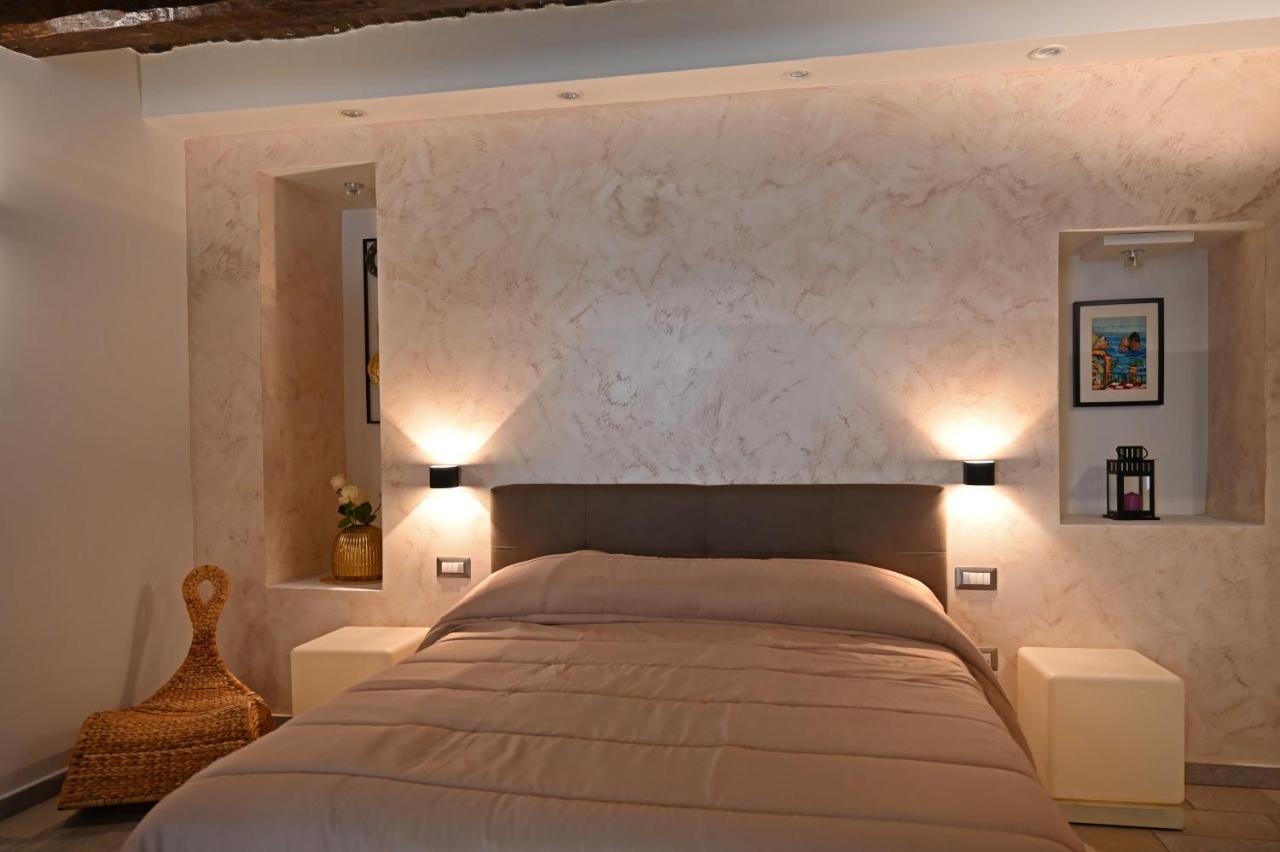 Apartamento Il Rifugio Di Beppe Nápoles Exterior foto