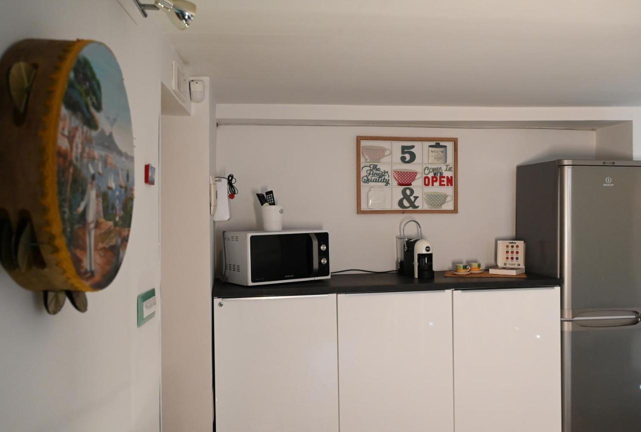Apartamento Il Rifugio Di Beppe Nápoles Exterior foto