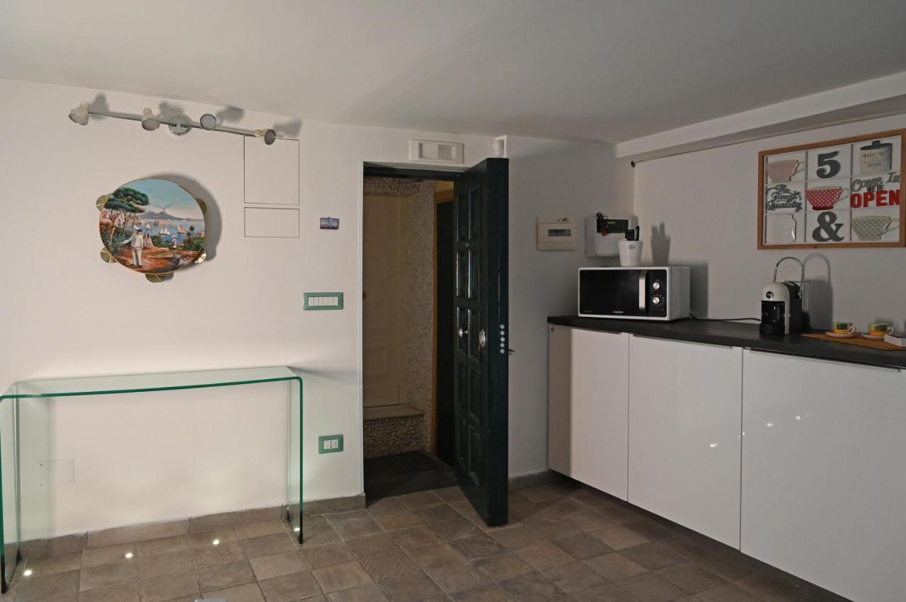 Apartamento Il Rifugio Di Beppe Nápoles Exterior foto