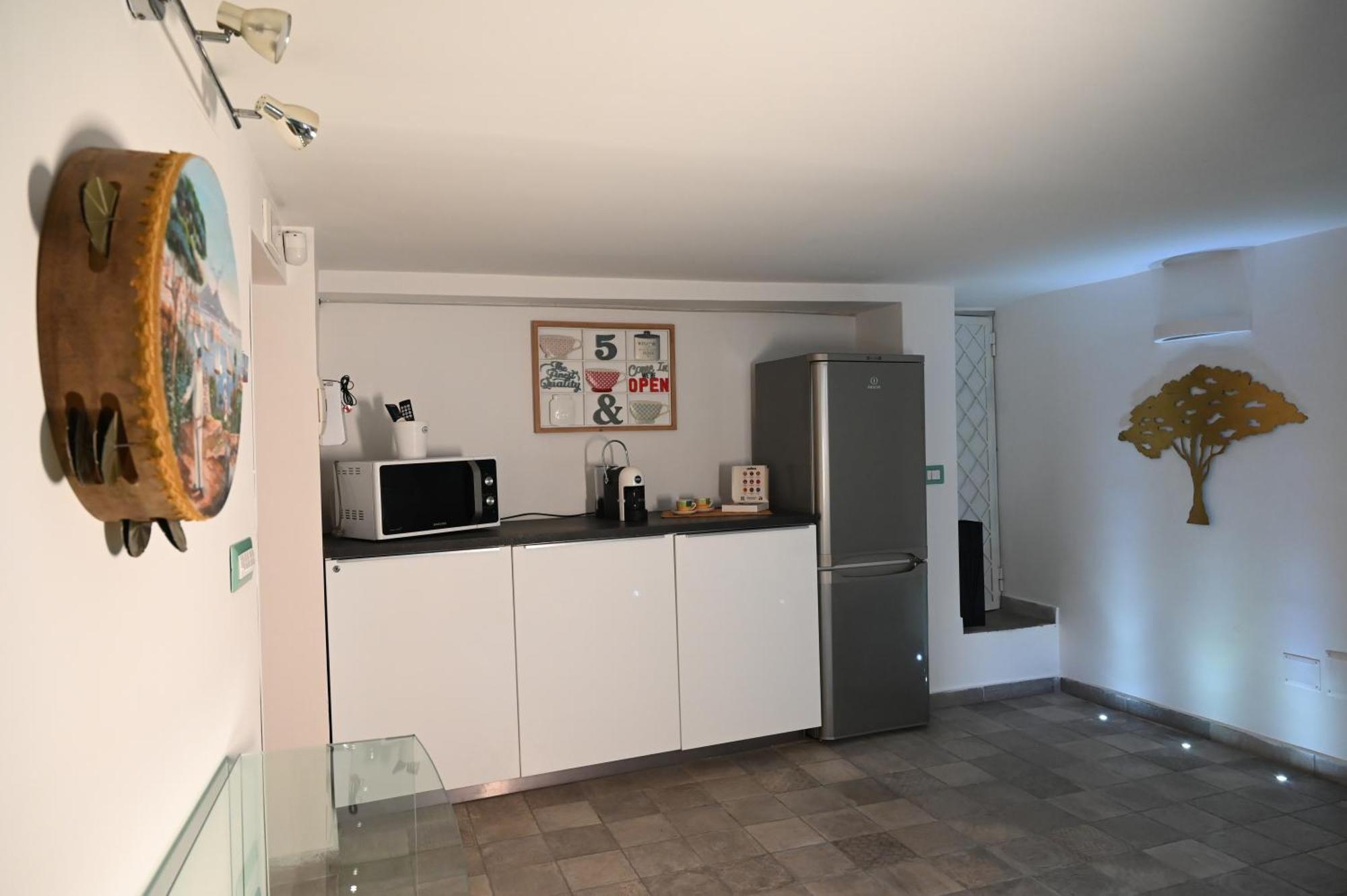 Apartamento Il Rifugio Di Beppe Nápoles Exterior foto